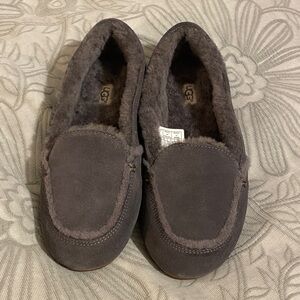 Ugg 7 Like New slippers
